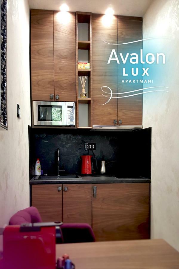 Avalon Lux Studio Apartment Novi Sad Exteriör bild
